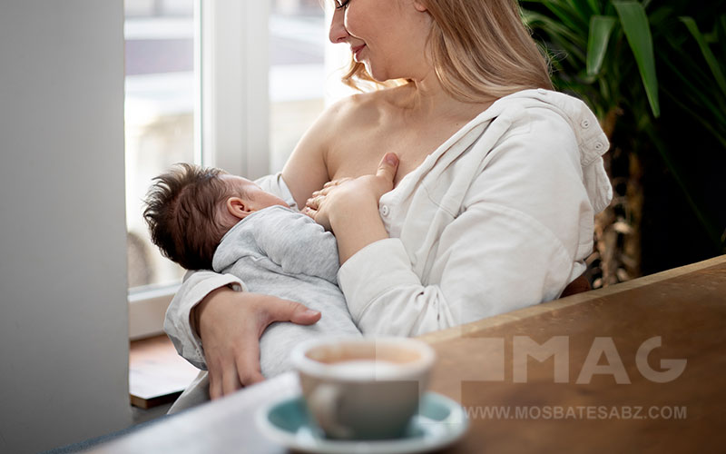 نوشیدن مایعات برای افزایش شیر مادر