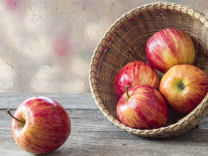 درمان طبیعی کم خونی با سیب
