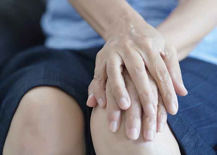 علت درد زانو چیست و چگونه باید آن را درمان کرد؟