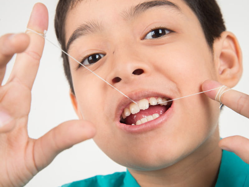 آیا کودکان به نخ دندان نیاز دارند ؟