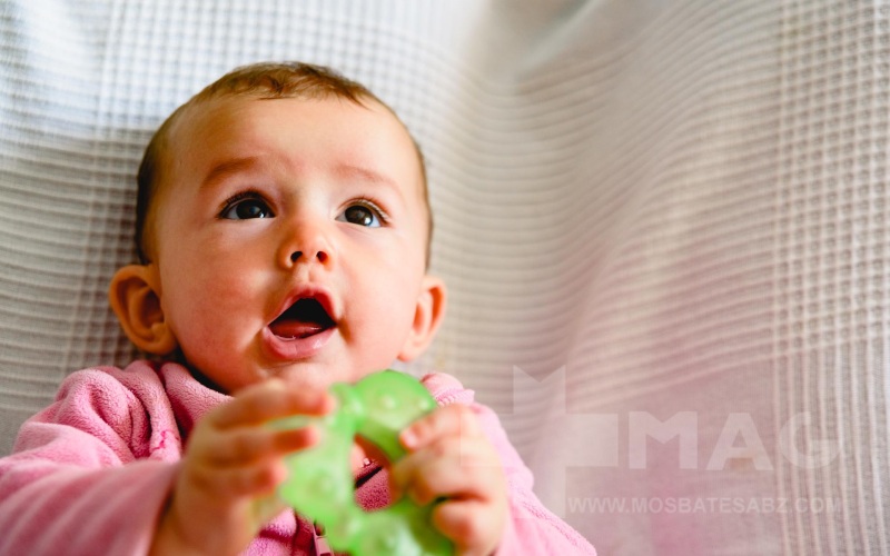 مراقبت‌های لازم حین دندان درآوردن نوزاد