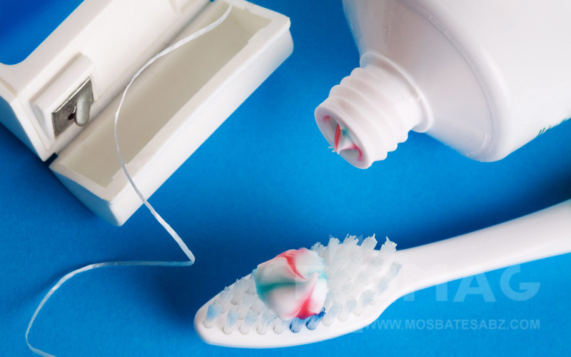 بعد از غذا مسواک بزنید و نخ دندان بکشید