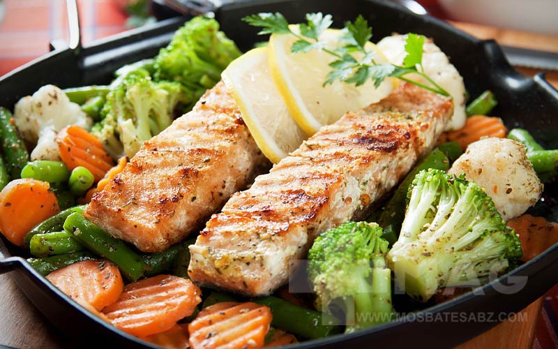 ماهی کبابی با سبزیجات بخارپز