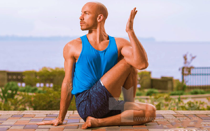 رفع گردن درد با یوگا ، حرکت نیمه ارباب ماهی