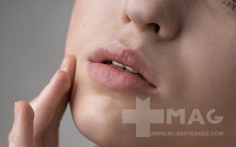 بالمهای طبیعی فقط مرطوبکننده نیستند، آنها راهی ایمن، مؤثر و دوستدار پوست برای مراقبت از لبها بهشمار میآیند