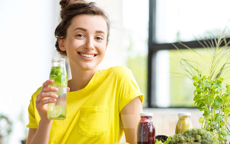 5 نوشیدنی شگفت انگیز برای پاکسازی روده و معده