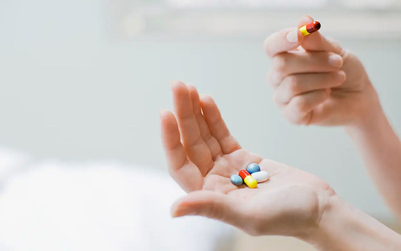 داروهایی که بهتر است خانم‌ها در سفر همراه داشته باشند!