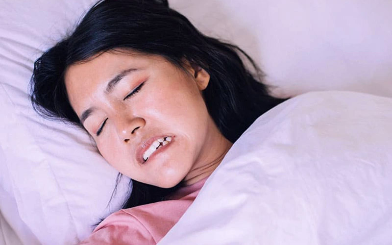 گاز گرفتن زبان در خواب