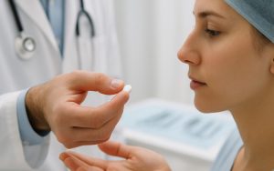 قرصی که قبل از عمل بینی به بیمار میدهند چیست؟